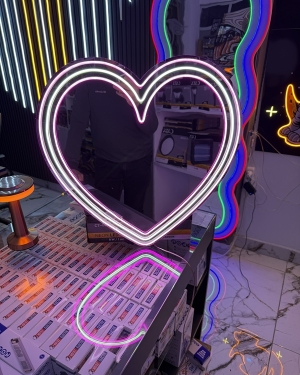Neon Pleksi Kalp Ayna 50 cm Pembe Beyaz