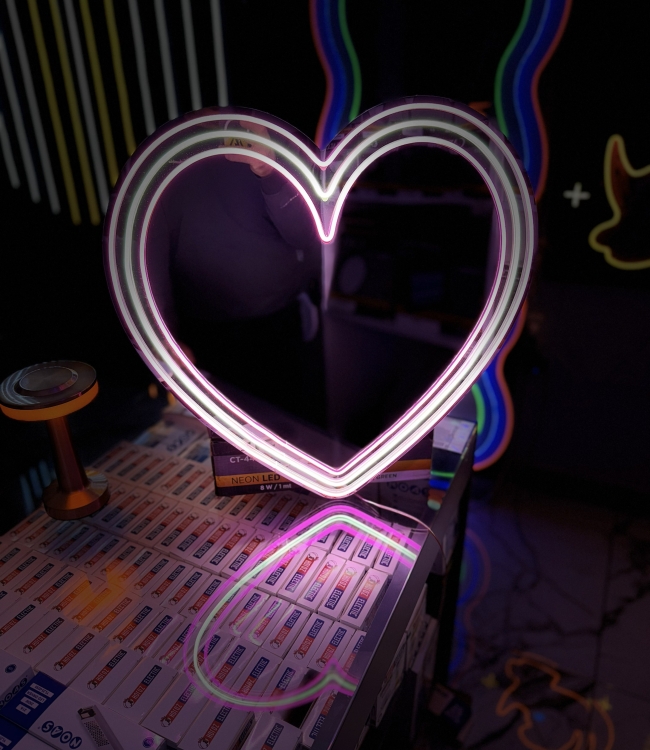 Neon Pleksi Kalp Ayna 50 cm Pembe Beyaz