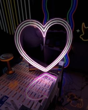 Neon Pleksi Kalp Ayna 50 cm Pembe Beyaz