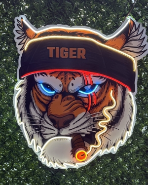 Sigara İçen Kaplan Neon Işık Tablo 75x70