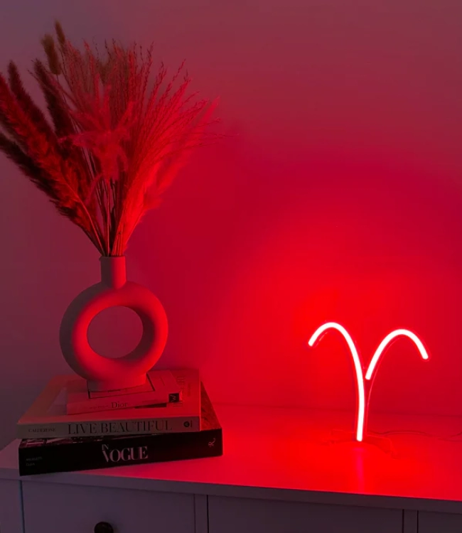 Koç Burcu Masaüstü Neon Led Tabela 40 cm