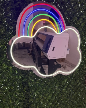 Gökkuşağı Neon Pleksi Ayna 70x55 cm Işıklı Duvar Dekoru