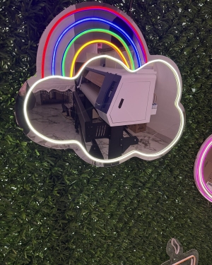 Gökkuşağı Neon Pleksi Ayna 70x55 cm Işıklı Duvar Dekoru