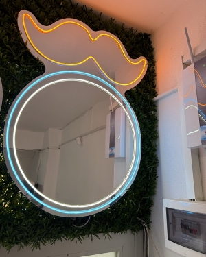 Neon Bıyık Desenli Pleksi Ayna 90x70