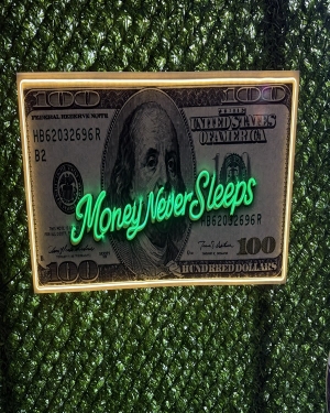 Dolar Işıklı Neon Tablo - Money Never Sleeps 114x53 cm